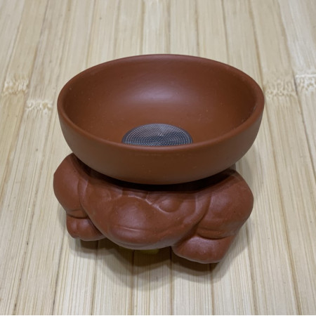 Чайное сито с трехлапой жабой